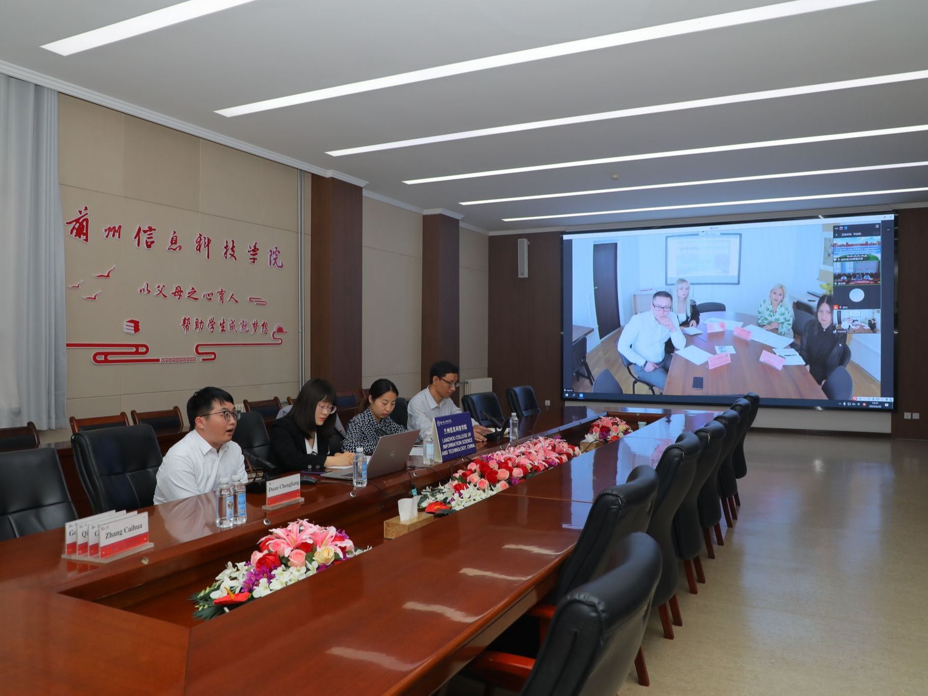 2026世界杯官网入口13名优秀学生通过硕士研究生留学面试