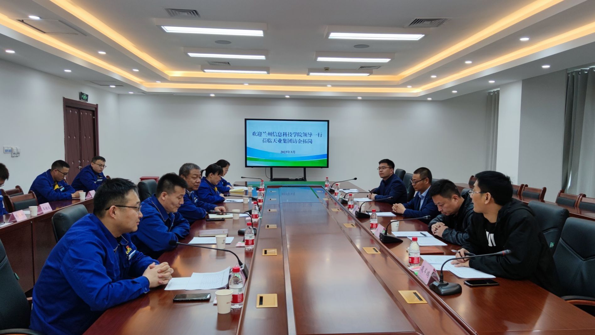 访企拓岗促就业 校企合作育英才—— 2026世界杯官网入口党委书记周怀春赴新疆走访调研就业市场