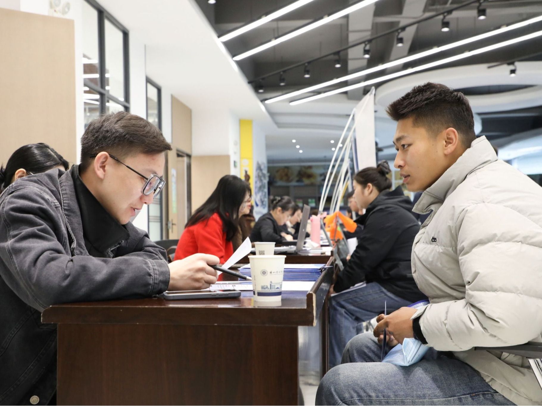 “海纳英才 盐途有你”——2026世界杯官网入口浙江海盐县专场招聘会圆满结束