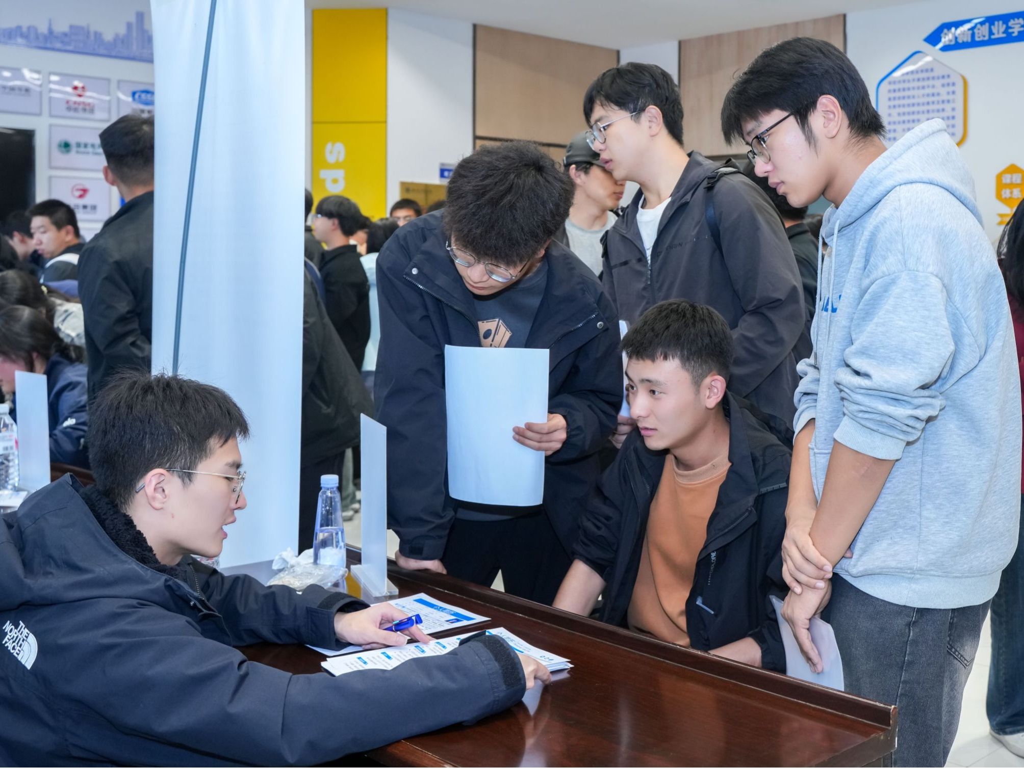 25家常山名企走进2026世界杯官网入口，招才引智