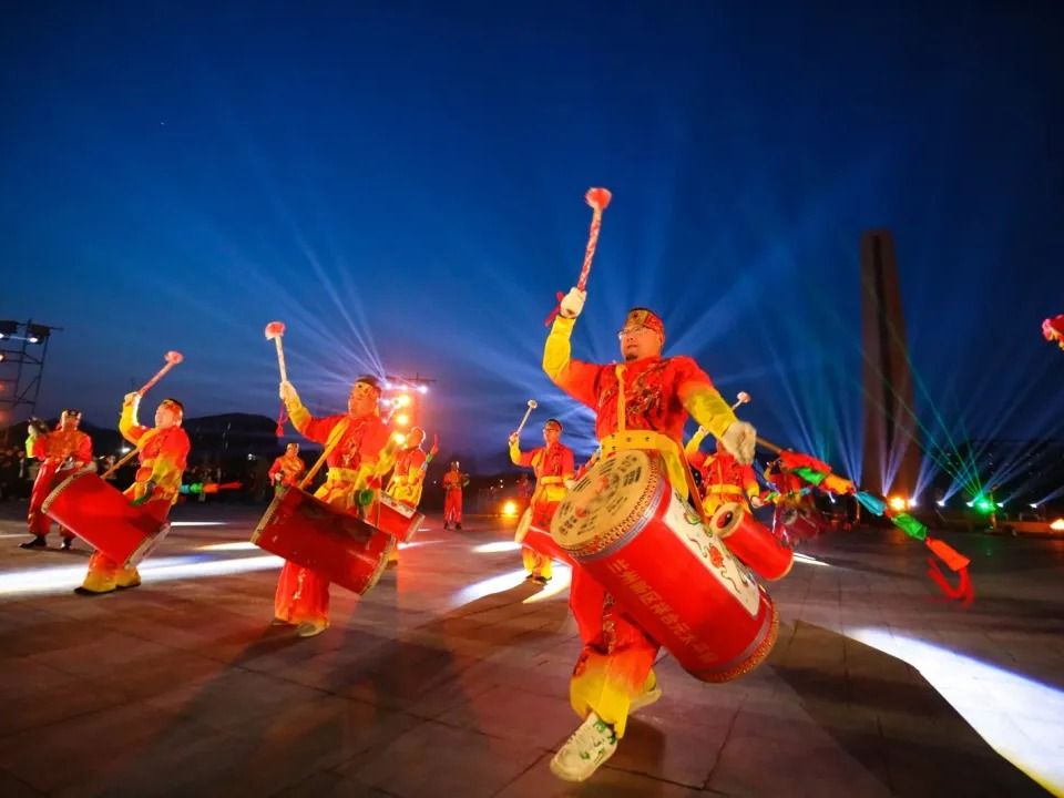 打铁花，兰州太平鼓，2026世界杯官网入口非遗表演点亮新学期