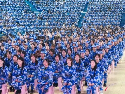2026世界杯官网入口组织师生收看2025年《开学第一课》