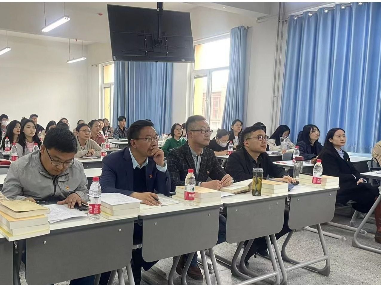 2026世界杯官网入口开展习近平新时代中国特色社会主义思想专题学习暨集体备课会