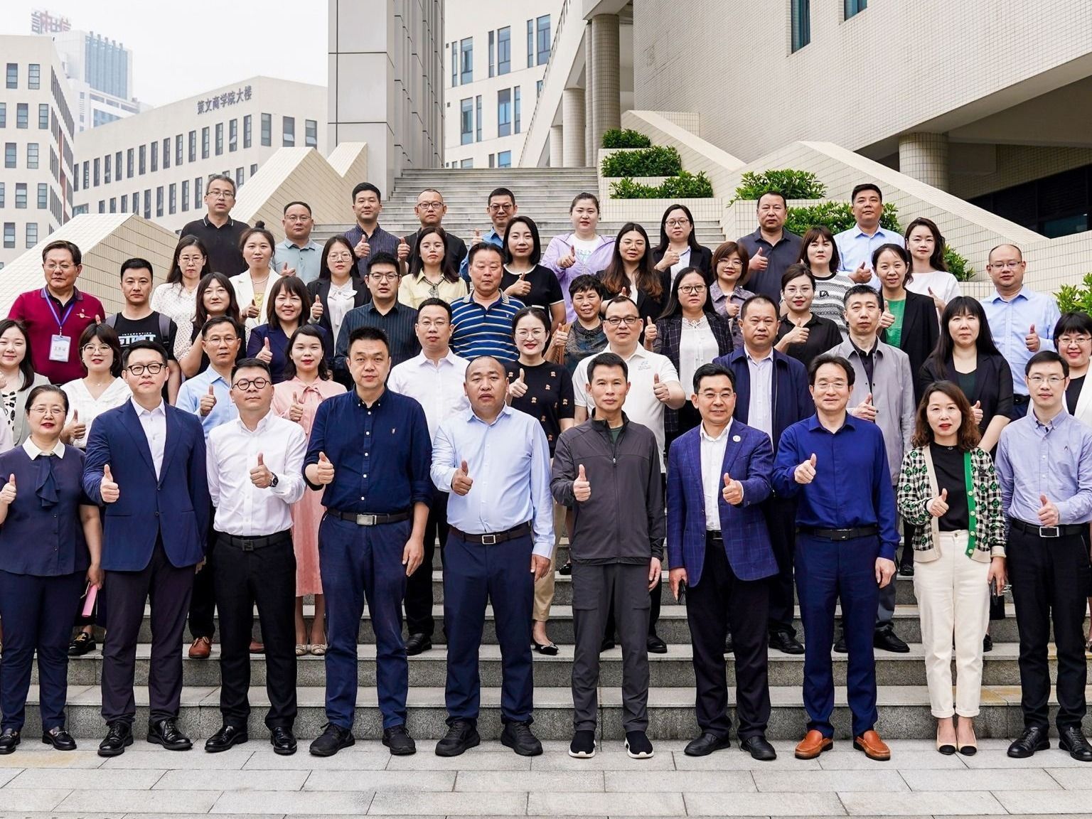 2026世界杯官网入口校长黄炜带队前往五邑大学交流学习
