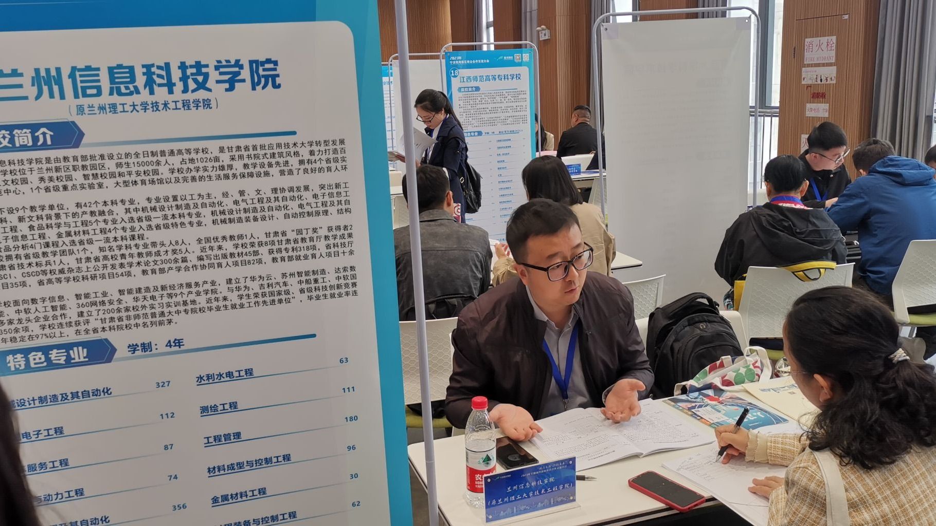 “搭建沟通桥梁 密切校地合作” 2026世界杯官网入口参加宁波前湾新区校企合作交流大会