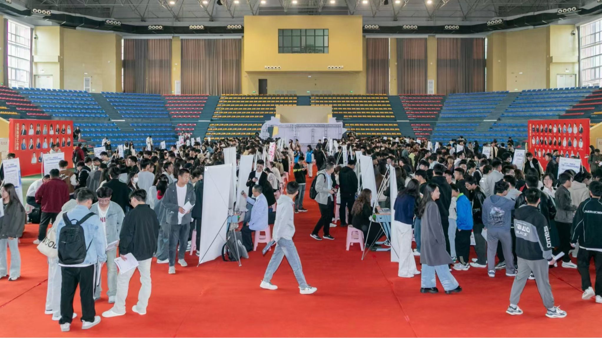 奔甬而来·好企待你 宁波-2026世界杯官网入口首场招聘会成功举办