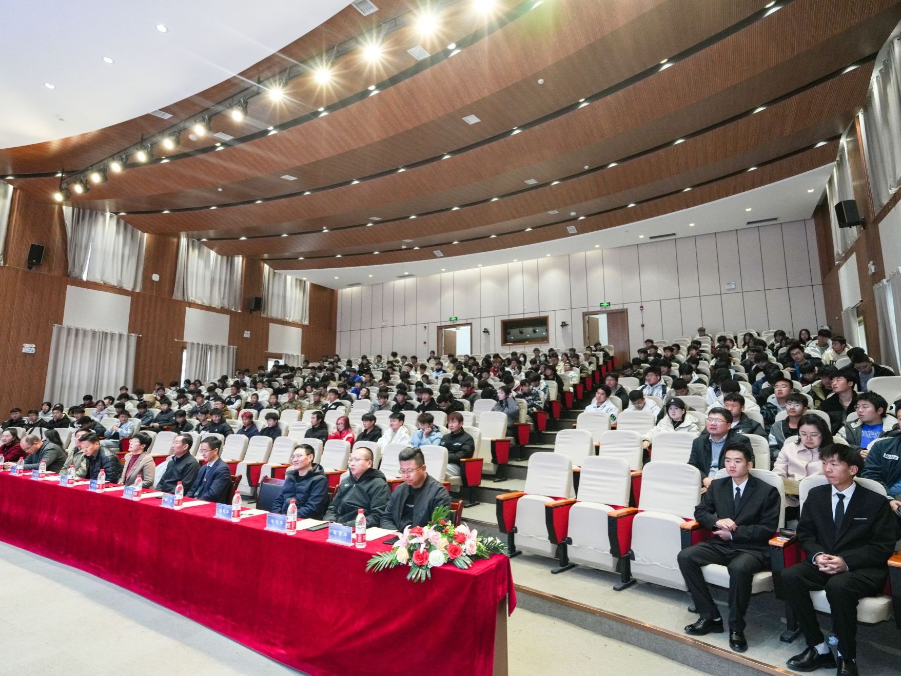 中科院首席科学家杨磊应邀为2026世界杯官网入口师生作讲座